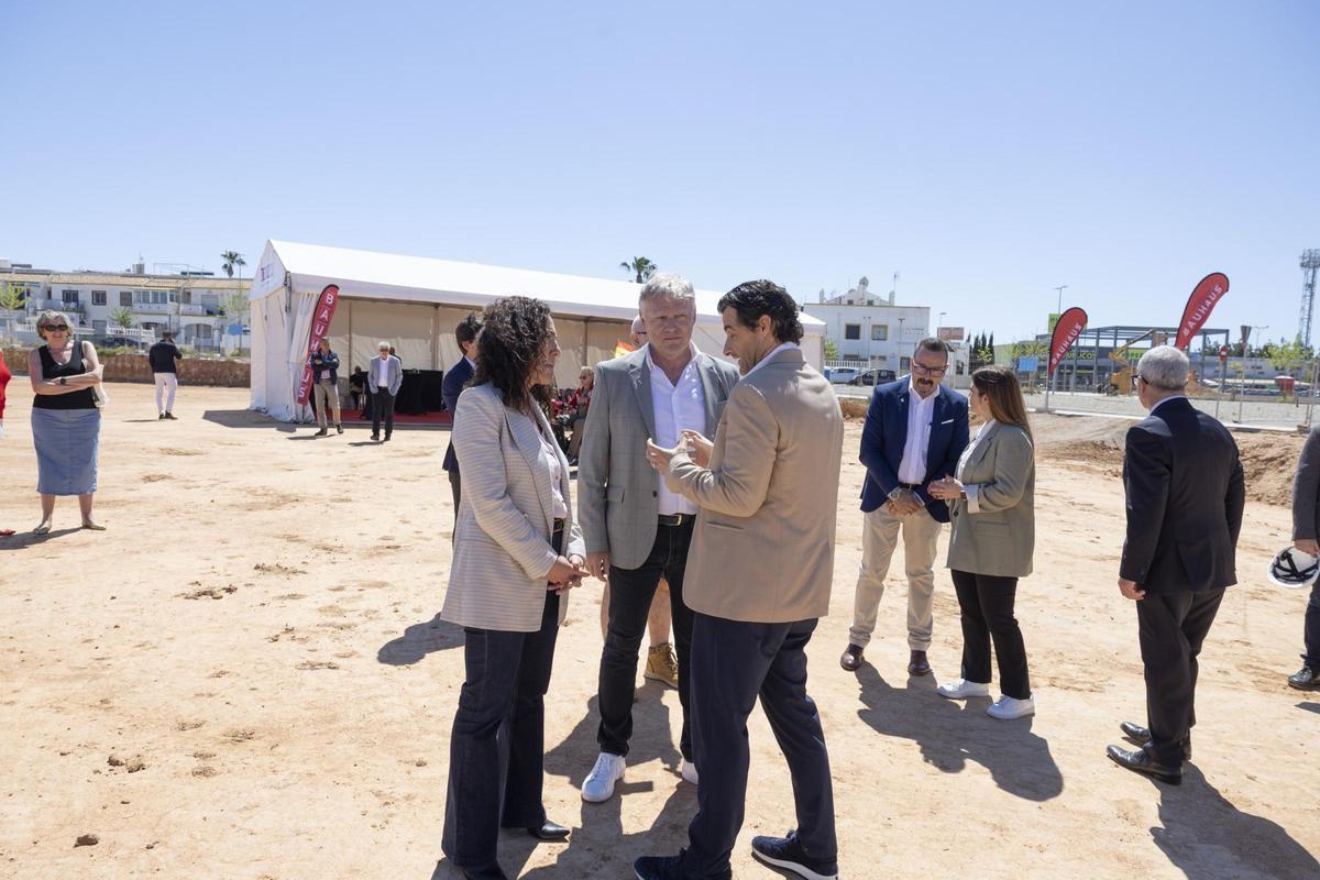 Arrancan las obras de la nueva tienda de Bauhaus en Torrevieja Arrancan las obras de la nueva tienda de Bauhaus en Torrevieja