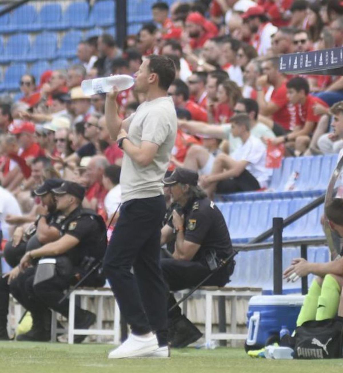 El Real Murcia toca el cielo con un merecido ascenso |