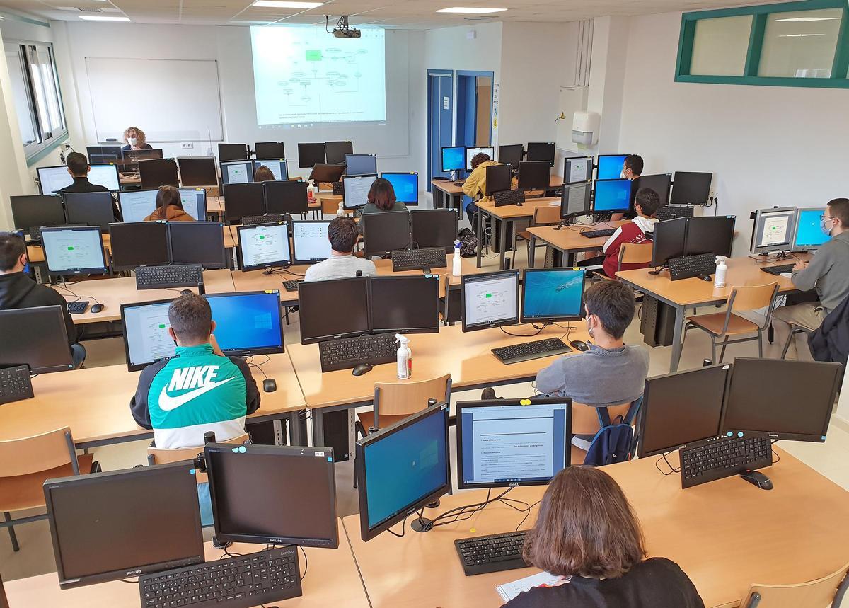 Un aula de Formación Profesional de una titulación informática.