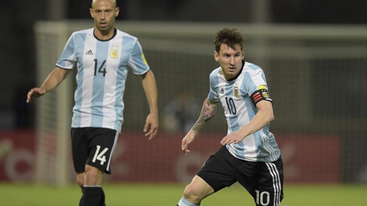 Javier Mascherano y Leo Messi en acción durante el partido entre Argentina y Bolivia