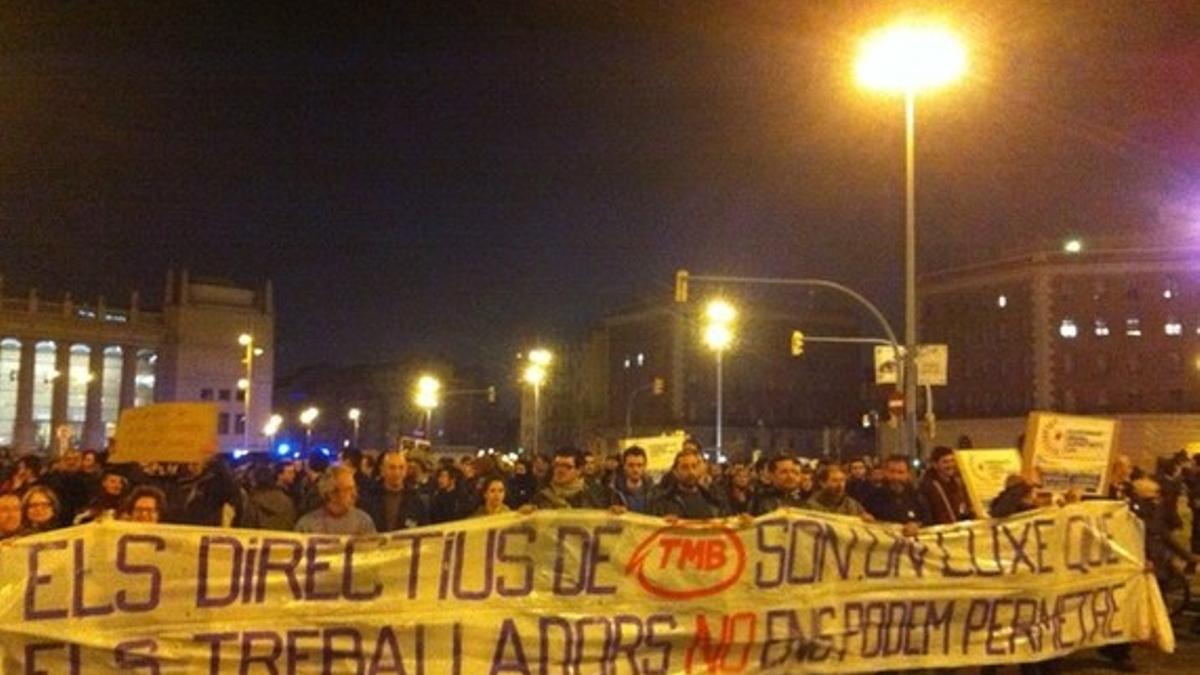 El colectivo de trabajadores de TMB, en la protesta.