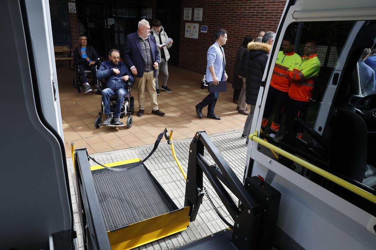 La rampa eléctrica de una de las ambulancias.