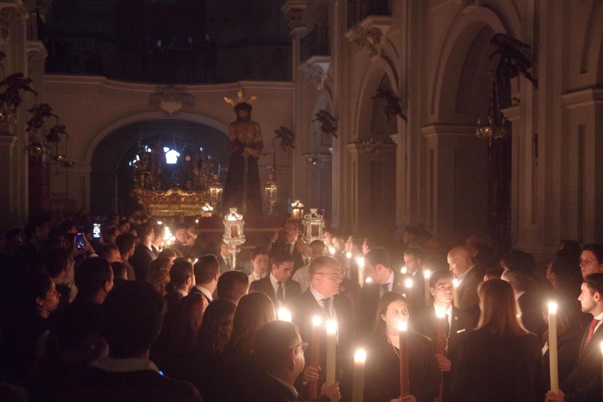 Traslado del Señor de la Humildad en la Basílica de la Victoria