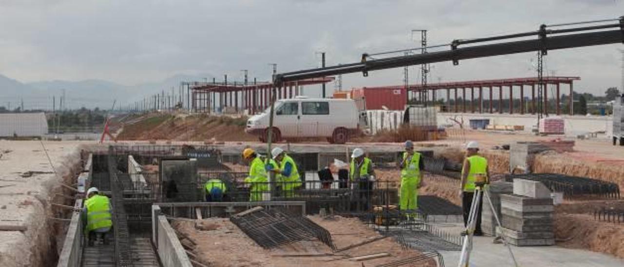 Elche apuesta por conectar la estación del AVE con el centro mediante el cercanías