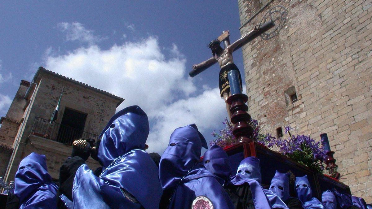 Hermanos de carga de la Expiración, en la mañana de Viernes Santo.