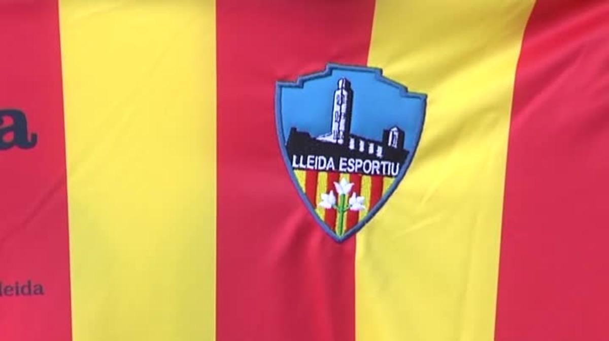 La Real Federación Española de Fútbol prohibió ayer al Lleida jugar con la camiseta de la senyera.