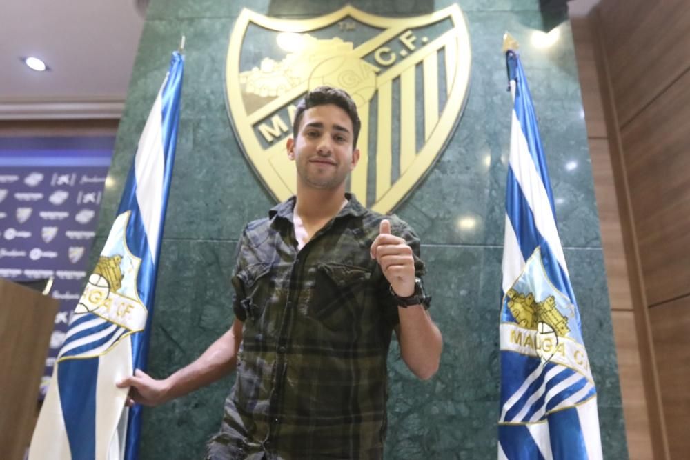 El joven centrocampista argentino firma por cinco temporadas tras pagar el Málaga un traspaso de cuatro millones de euros más uno por objetivos (partidos jugados) a Banfield.