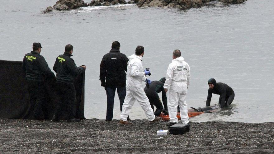 Absueltos los guardias civiles acusados de la muerte de 15 inmigrantes en el Tarajal