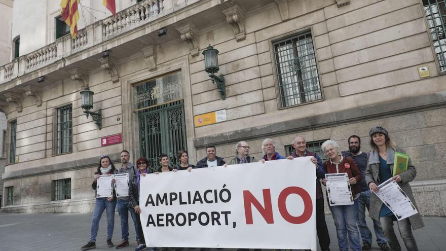 Acusan a Aena de &quot;intentar maquillar&quot; el proyecto de ampliación del aeropuerto de Palma