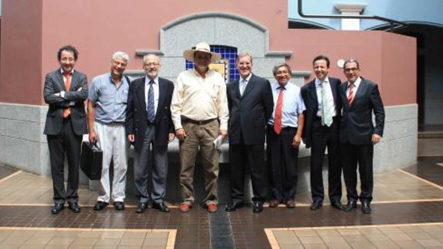 Directivos de Impulso, con el presidente de la región de Piura, Javier Atkins, en el centro de la foto, con sombrero.