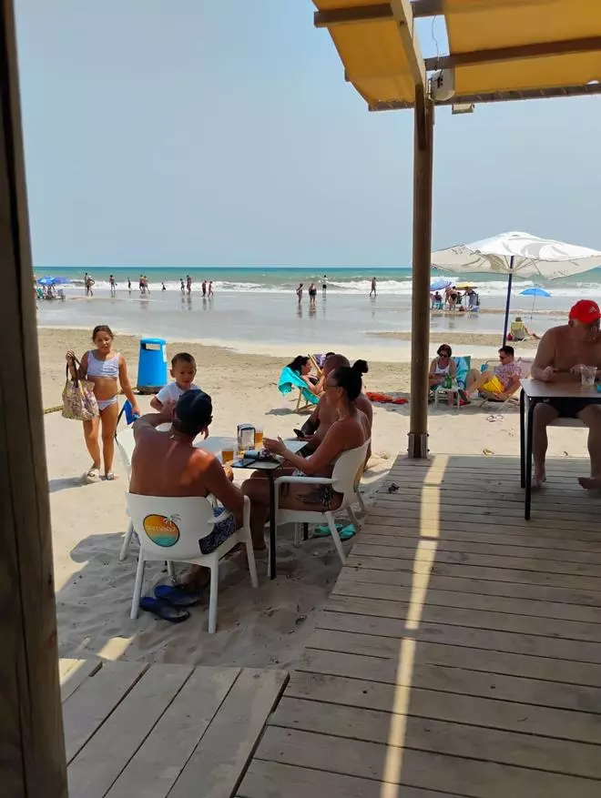 El mar devora la nueva playa de Motilla en Sueca tras el primer temporal estival
