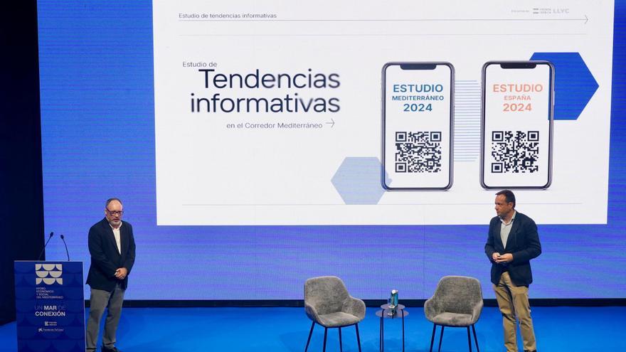 Archivo - Revisión auditiva, otorrino, problemas de audición, pérdida auditiva.