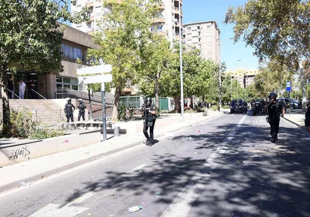 Todas las imágenes de la protesta por la Ebau y las cargas policiales junto a la Consejería de Educación
