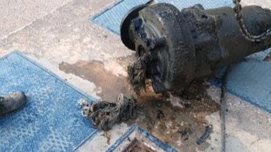 Benitatxell advierte de la alta presencia de toallitas de váter que producen atascos en la red de alcantarillado
