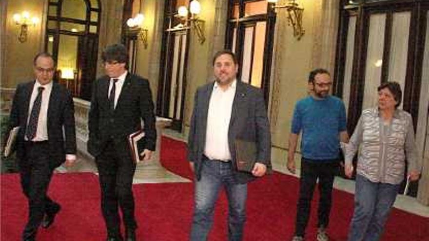 Junts pel Sí pateix la primera derrota al Parlament per la desprivatització d&#039;ATLL