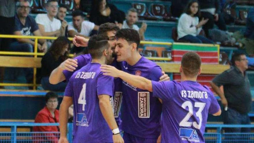 Los jugadores del Zamora Importa celebran uno de sus seisgoles