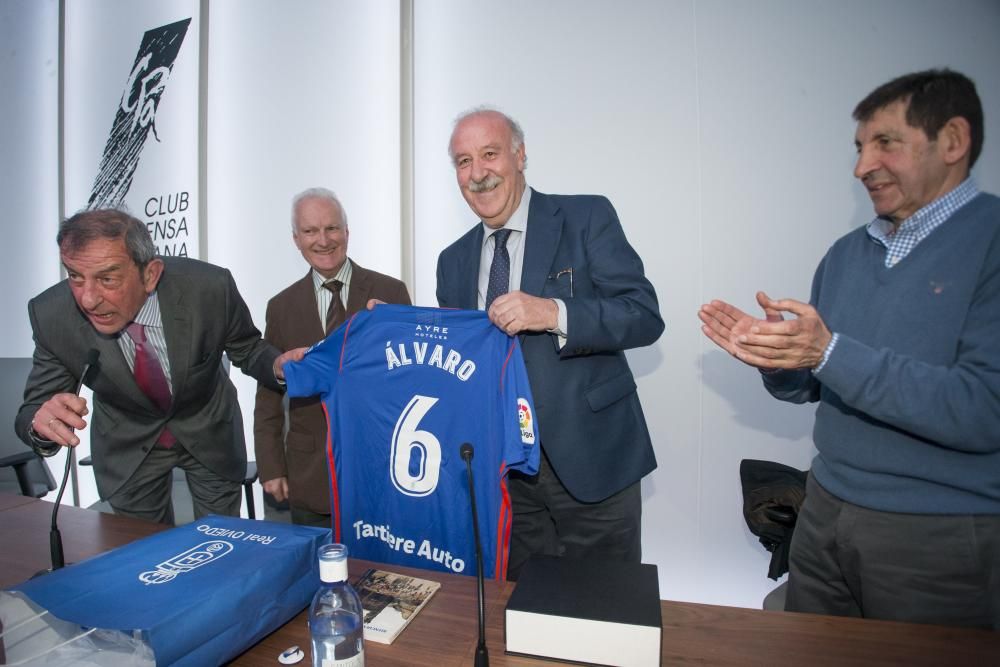 Vicente del Bosque participa en un acto con exjugadores del Oviedo