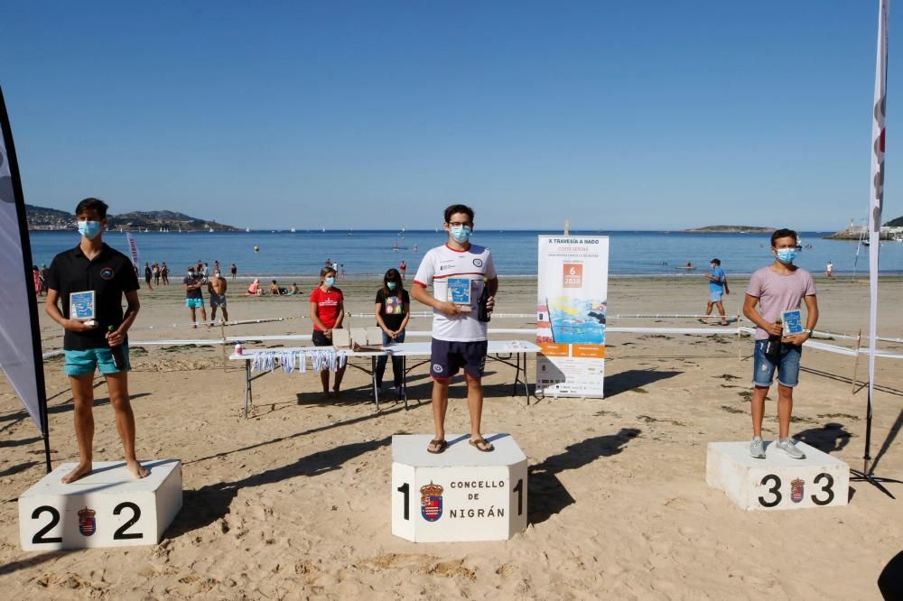 400 nadadores desafían a las aguas de Praia América. // Alba Villar