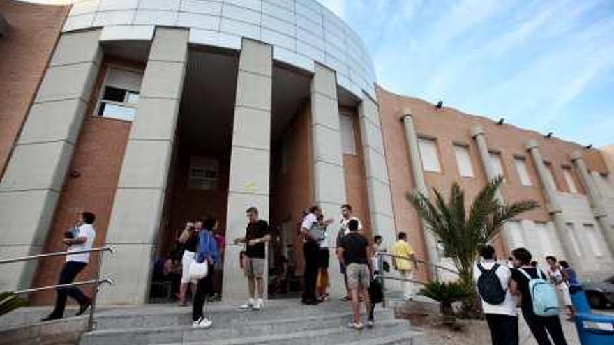 Imagen del edificio de la UNED en Benidorm.