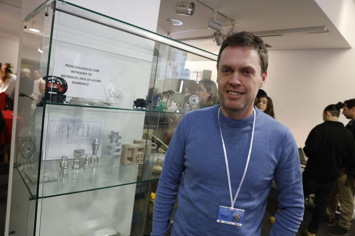 Leandro Curto, jefe de estudios del IES Sánchez Lastra de Mieres, en la III Feria de FP del Caudal