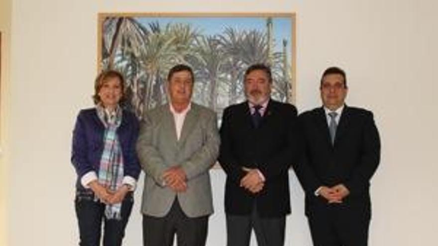 El rector de la UMH, junto a Salvador Martínez y representantes de la universidad