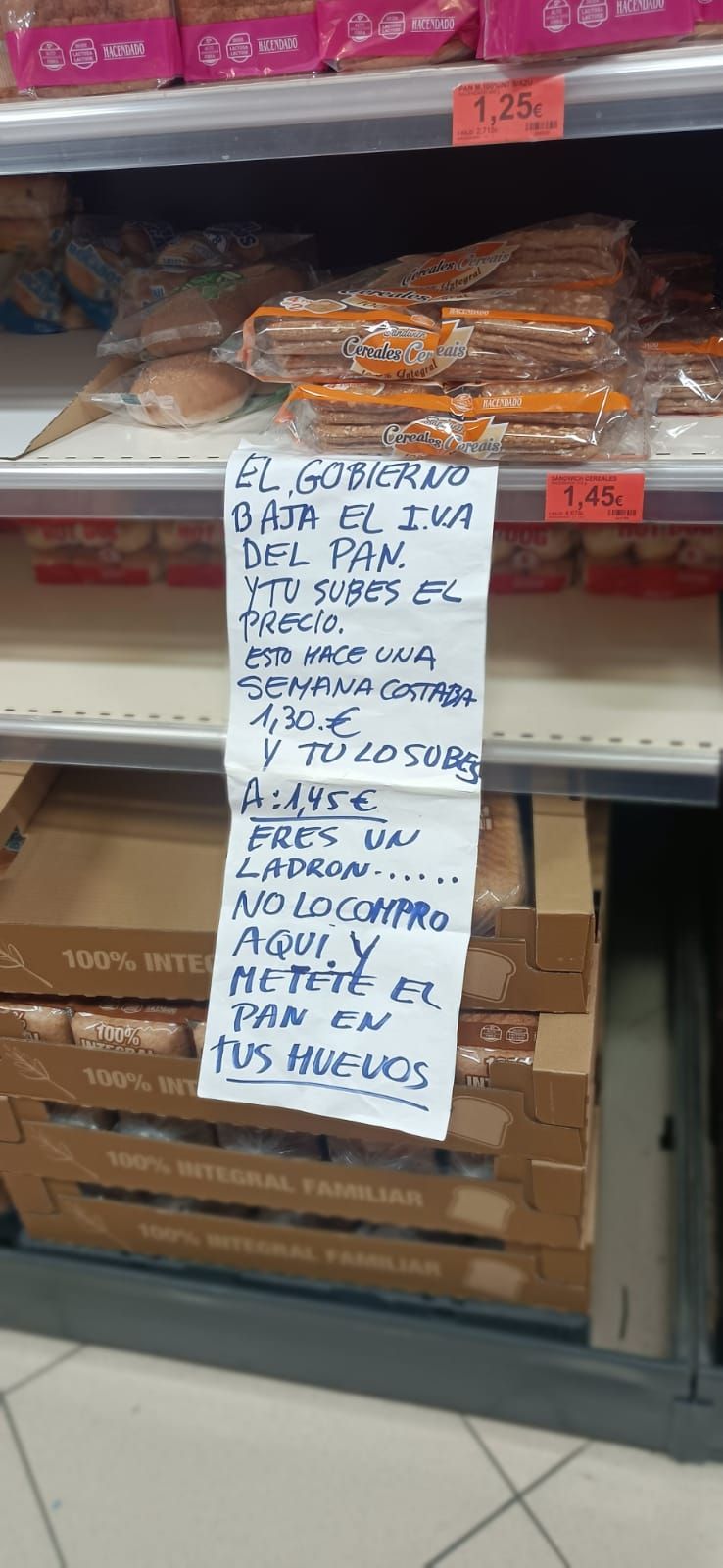 La agresiva nota de un cliente de enfadado incendia las redes: &quot;Eres un ladrón&quot;