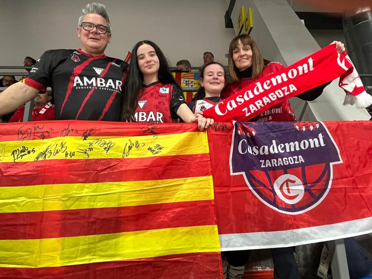 La fiel familia al Casademont, en las gradas durante el partido en Praga