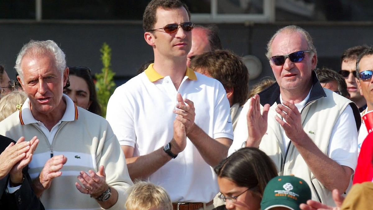 Josep Cusí, Felipe y Juan Carlos, tras una regata en Barcelona en el 2003.