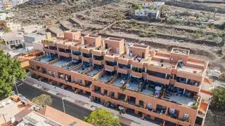 Liberado un edificio 'okupa' de 43 viviendas en Tenerife: algunos ofrecían la casa como vivienda vacacional
