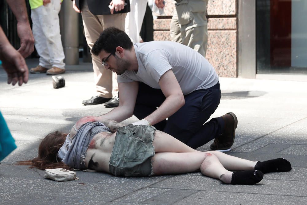 Un cotxe fereix diverses persones a Times Square