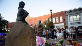 Nashville llora a Dolly Parton: los fans peregrinan hasta Tennessee y Dollywood para despedir a la reina del country