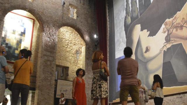 La sala de la cúpula del Teatre Museu Dalí de Figueres, a l’estiu també es pot visitar de nit. | SANTI COLL