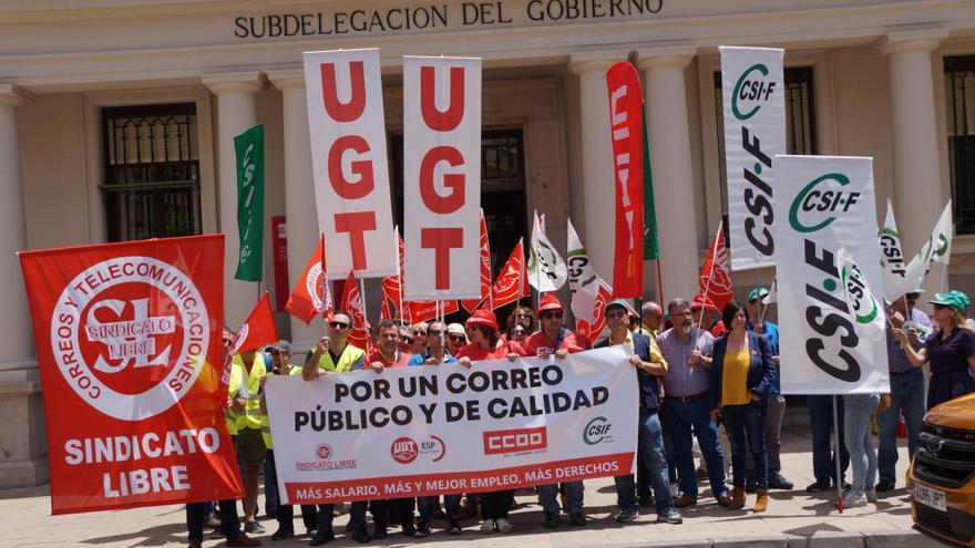 El 80 % de trabajadores secundan los paros en Correos en Castelló