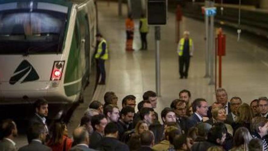 El tren laboratorio del tercer hilo a Castelló, en la presentación de las pruebas en marzo.