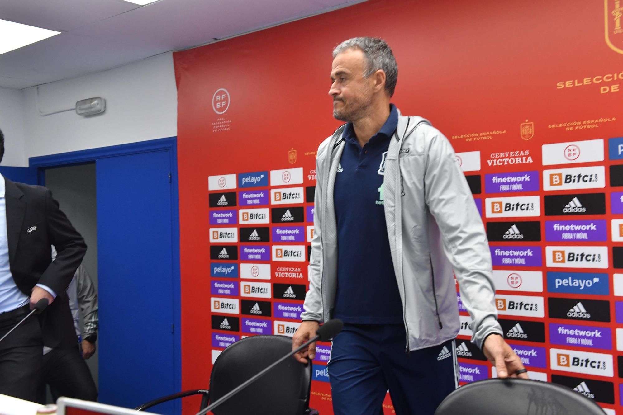 Luis Enrique y Pedri, en Riazor para el partido España-Islandia en A Coruña