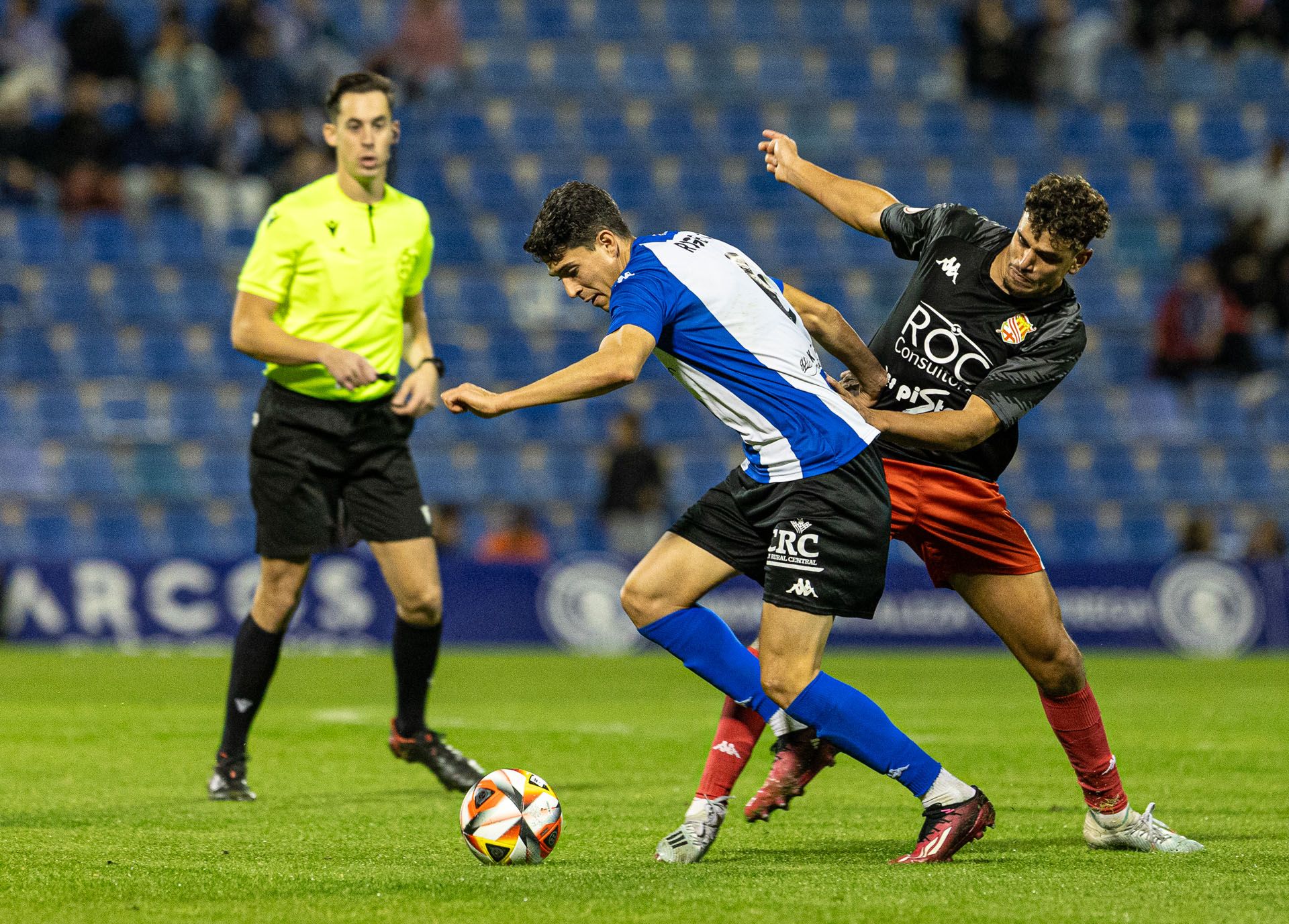 Samu Vázquez da los tres puntos al Hércules