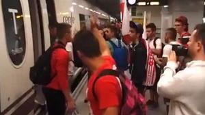 Aficionats del Girona es desplacen en tren fins a Almeria per recolzar el seu equip en el partit decisiu per aconseguir l’ascens a Primera Divisió.