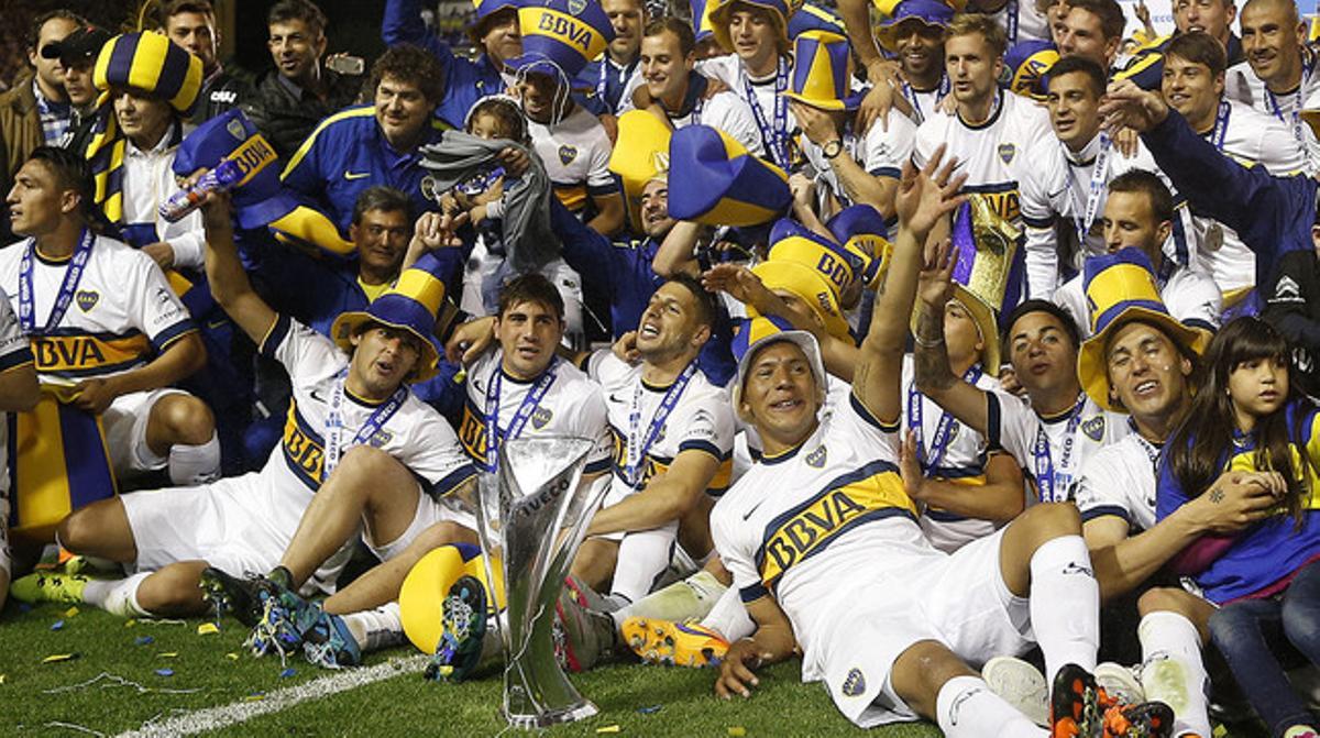 Els jugadors del Boca Juniors celebren la conquista del campionat argentí després de guanyar el Tigre en la penúltima jornada. Els jugadors del Boca Juniors celebren la conquista del campionat argentí després de guanyar el Tigre en la penúltima jornada.