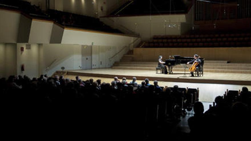 El piano del Palau, en una actuació del Dúo Cassadó, el año pasado.