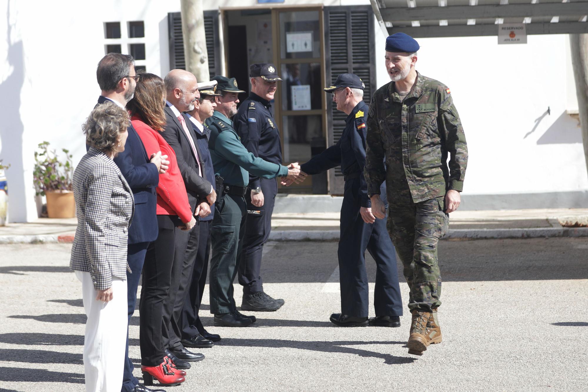 FOTOS | Rey Felipe supervisa unas prácticas militares que se celebran en Baleares