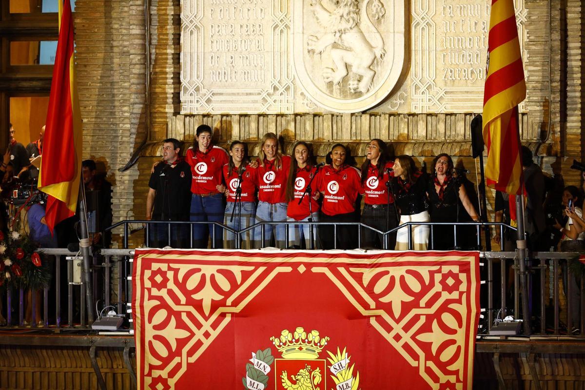 Las jugadoras del Casademont Zaragoza fueron las últimas pregoneras de las Fiestas del Pilar