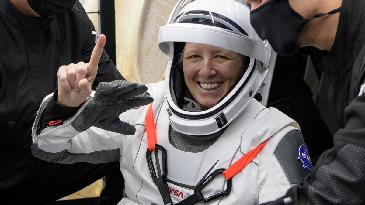 Los cuatro astronautas de la cápsula Resilience regresan de la Estación Espacial Internacional.