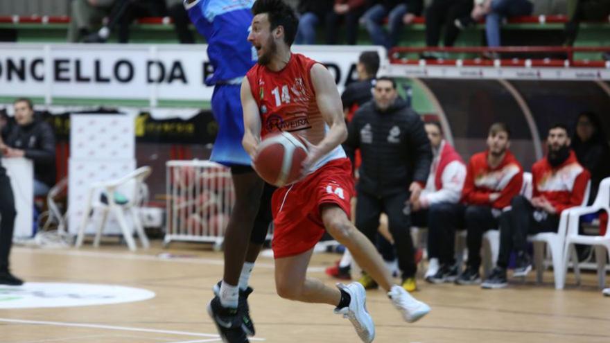 Panchito, en una jugada del partido de ayer. |  // BERNABÉ/BÁRBARA CUÍÑA