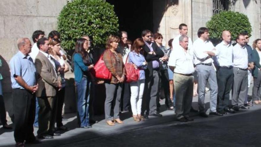 El Ayuntamiento guarda un minuto de silencio