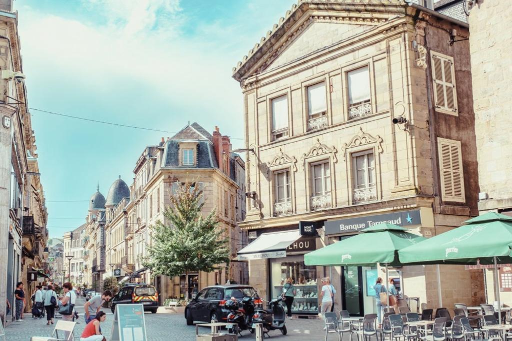Georges Brassens citaba el mercado de Brive-la-Gaillarde en su canción 'Hécatombe'.