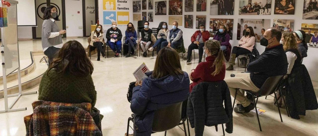 Taller de emocions a «Escola de Famílies» de Picassent. | A.P.