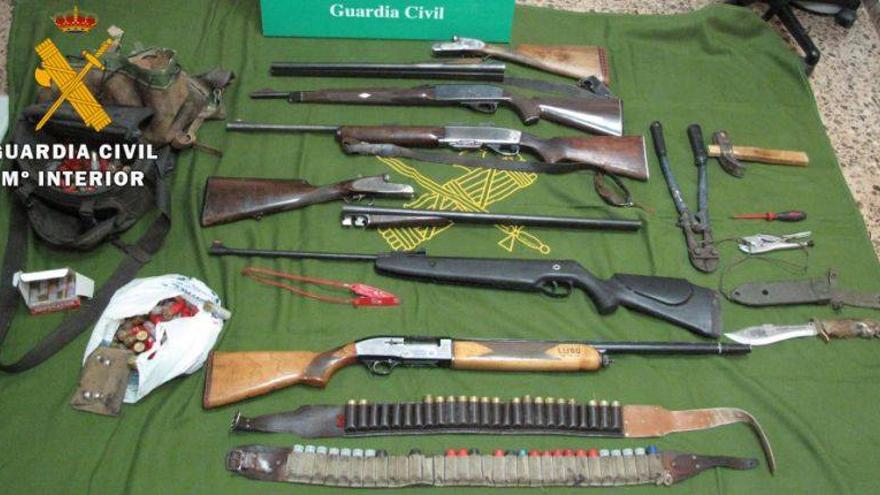 La Guardia Civil detiene a cuatro personas por robar armas de caza en una vivienda