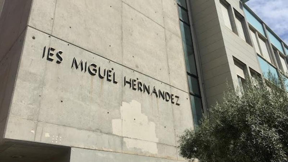 Fachada del Instituto Miguel Hernandez donde han ocurrido los hechos.