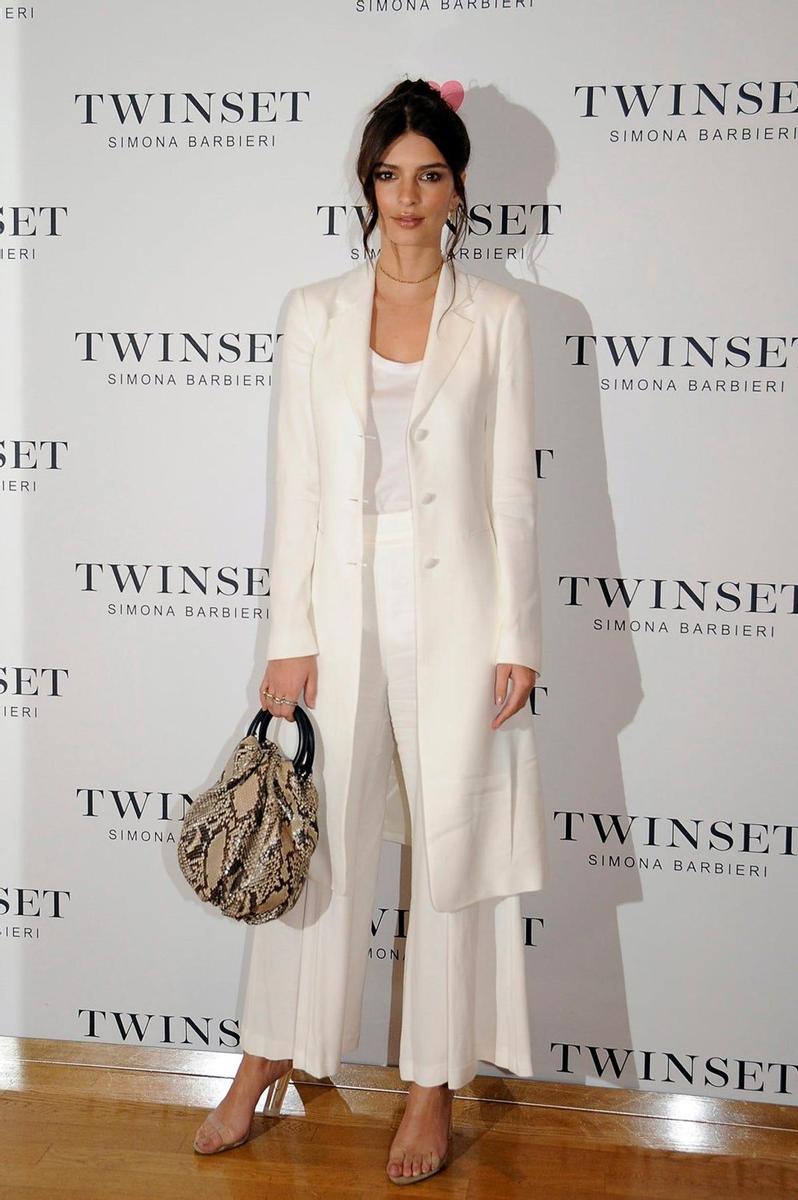 Emily Ratakwoski y su total look en blanco