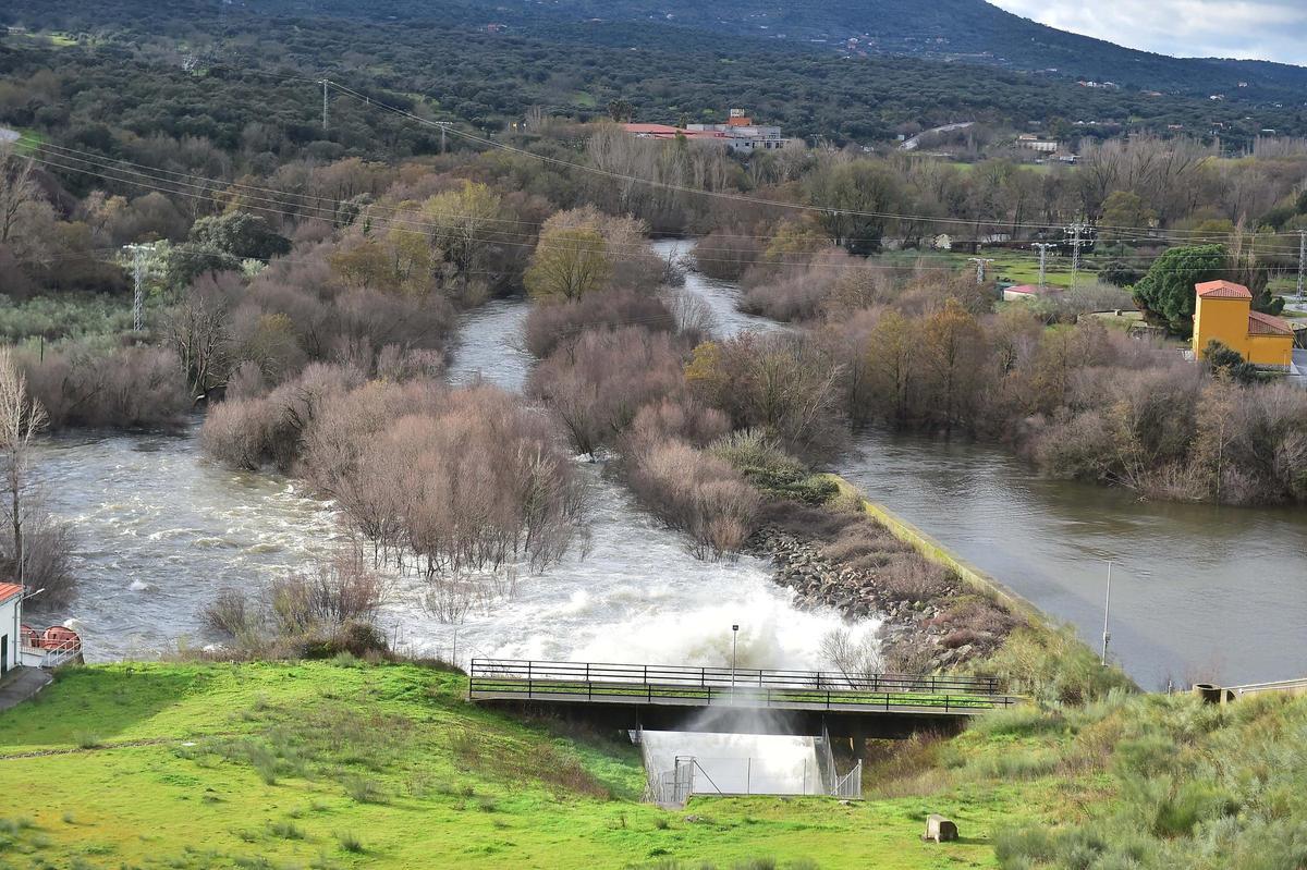 Desembalse de la presa del río Jerte, en Plasencia.